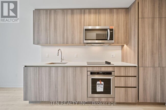 Building Photo - 15 Richardson St