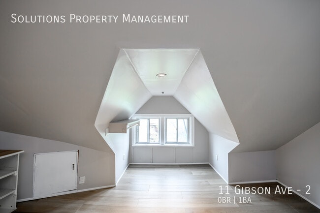 Building Photo - **Bright and Open All Incl. Studio Unit in Central Hamilton**