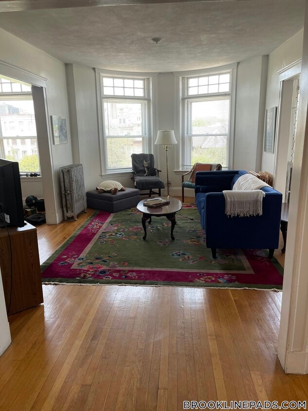 Foto principal - 1673 Beacon St