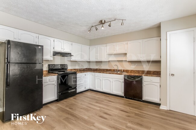 Foto del edificio - 241 Summit Ridge Dr