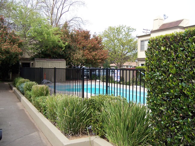 Building Photo - Silver Creek Townhomes