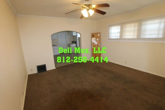 Building Photo - 3 Bed, 1 Bath House Freshly Painted with N...