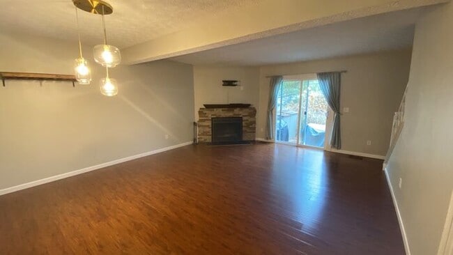 Building Photo - Worthingon Condo