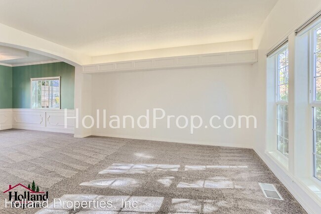 Building Photo - 5 br, 2.5 bath House - 16133 NW Trakehner Way