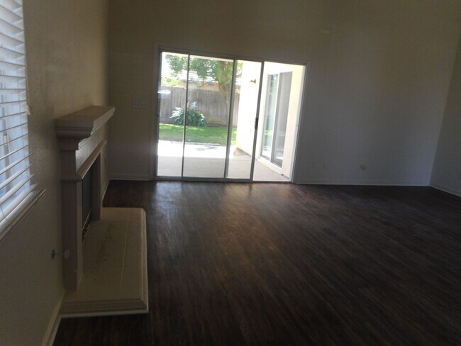Foto del edificio - 2925 E Revere Rd