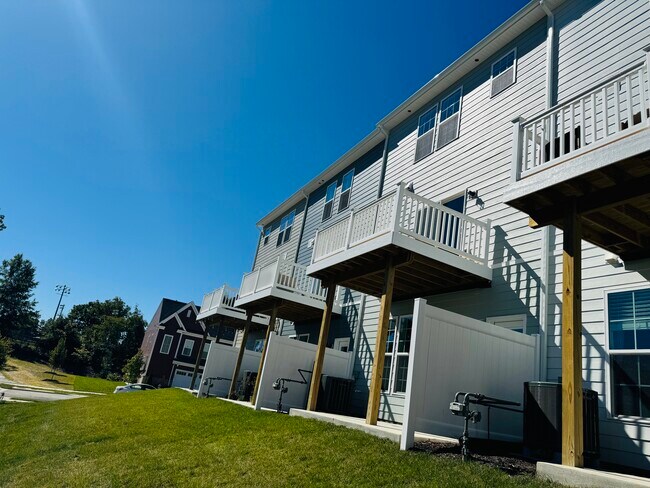 Foto del edificio - 13821 Village View Dr