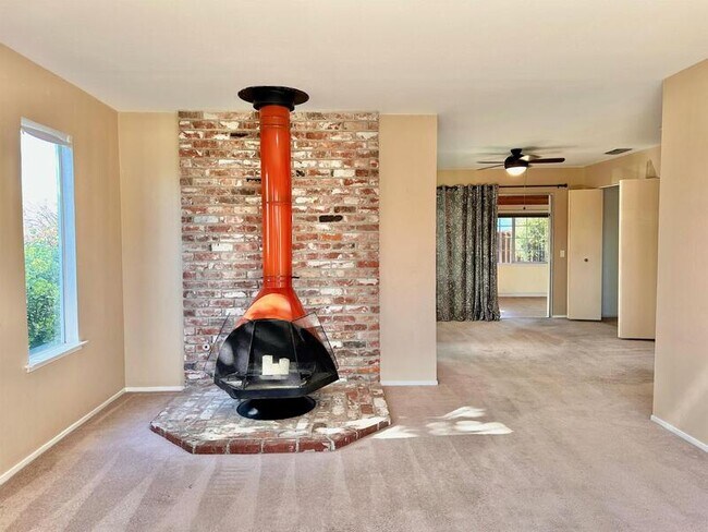 Building Photo - 5580 Avila Ct