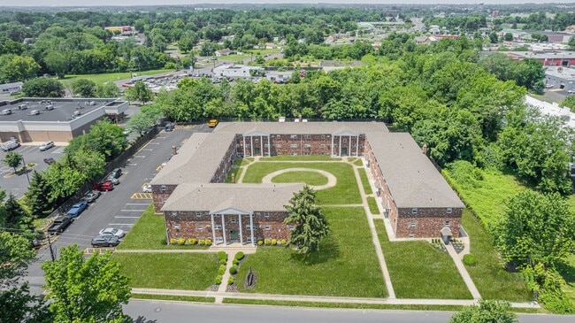 Building Photo - Bucks Crossings