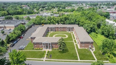 Building Photo - Bucks Crossings