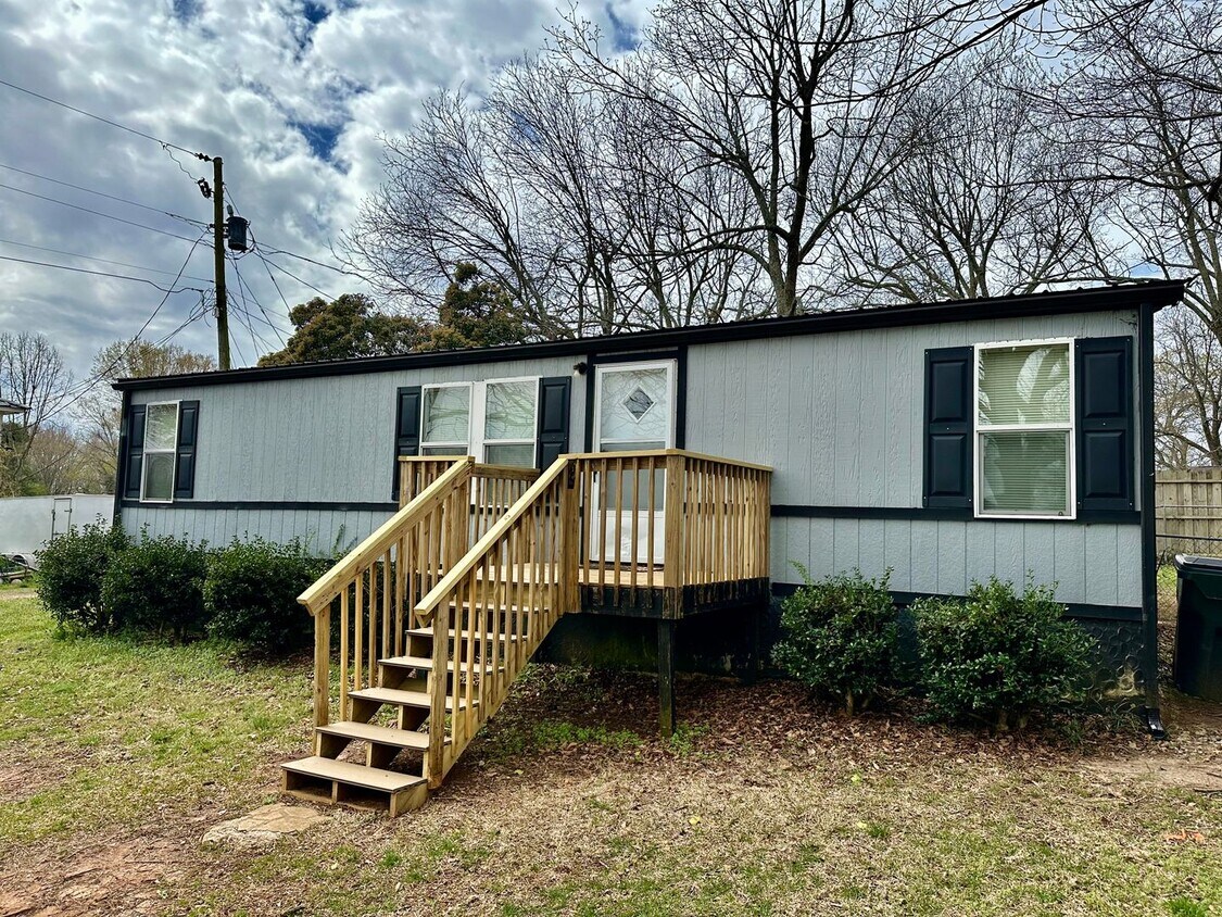 Primary Photo - 3 bed 2 bath in Downtown Lula