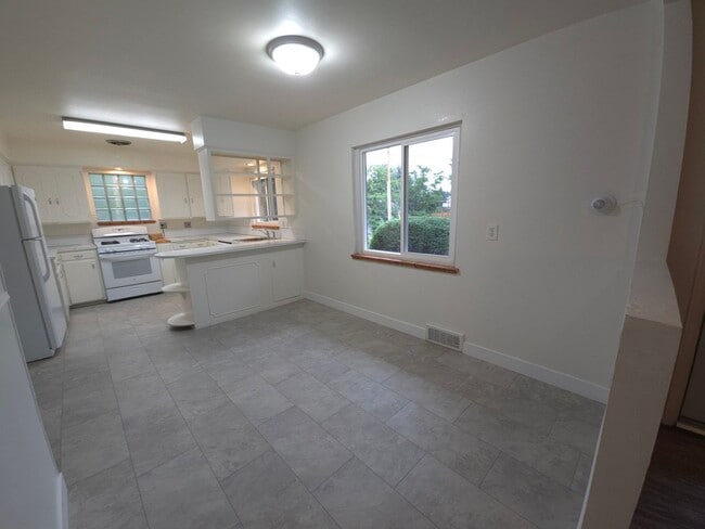 Building Photo - 1901 Baseline Rd