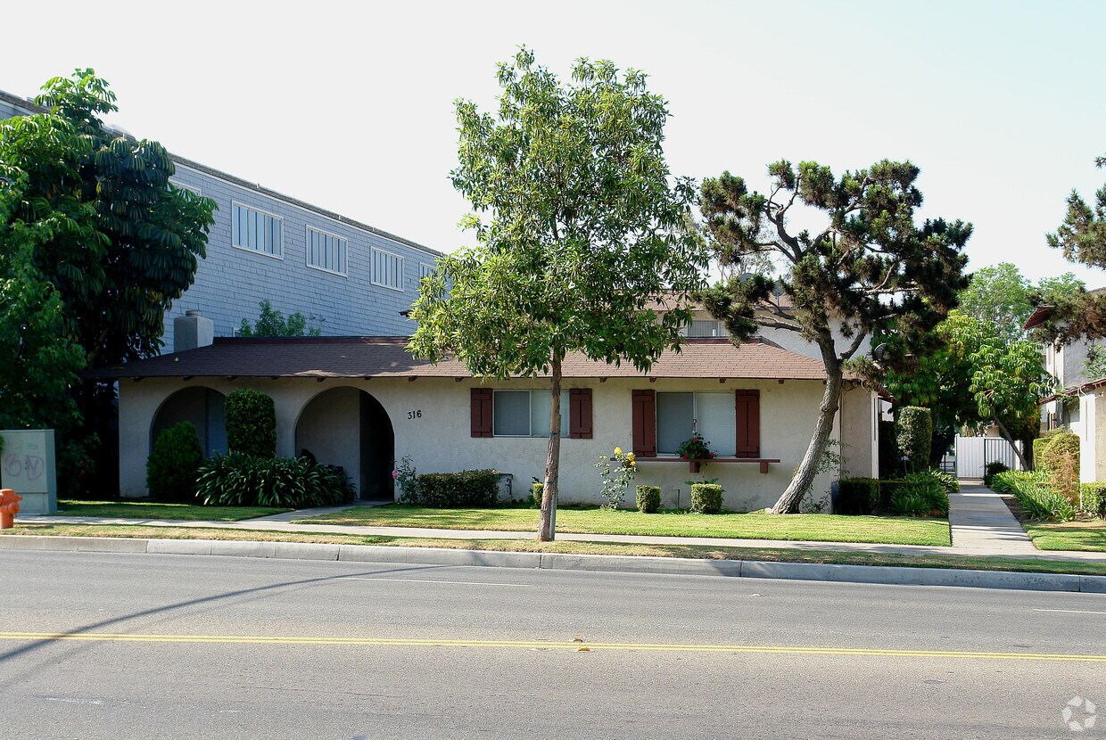 316 W La Veta Ave, Orange, CA 92866 Apartments in Orange, CA