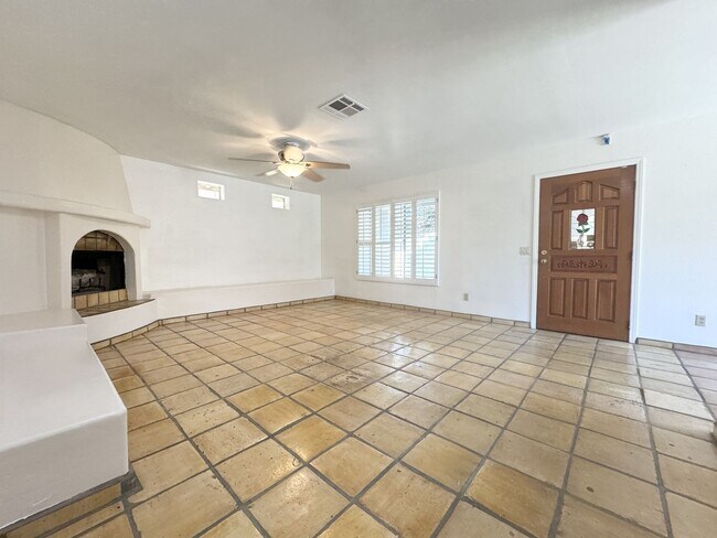 Building Photo - AVAILABLE NOW!!! 3 Bed/ 2 Bath Home in the...