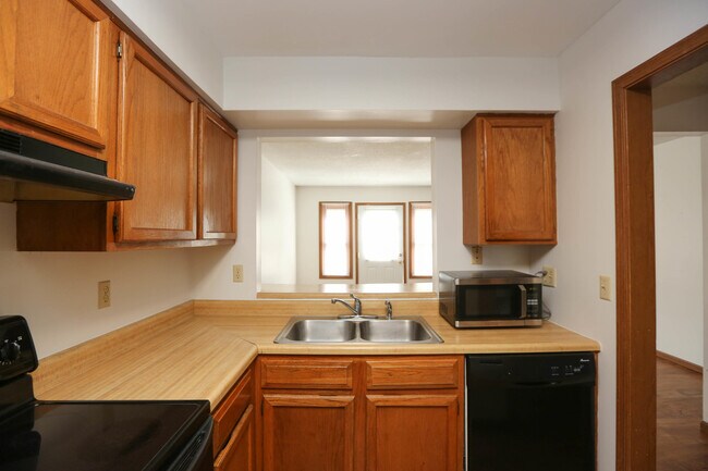 Foto del edificio - 311 Foxfire Dr