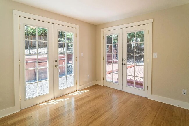 Building Photo - Beautifully updated Ashland home Near SOU ...