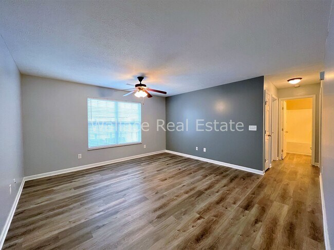 Building Photo - FOUNTAIN CITY:  2 BEDROOM, 2 BATHROOM CONDO IN MAPLE CHASE