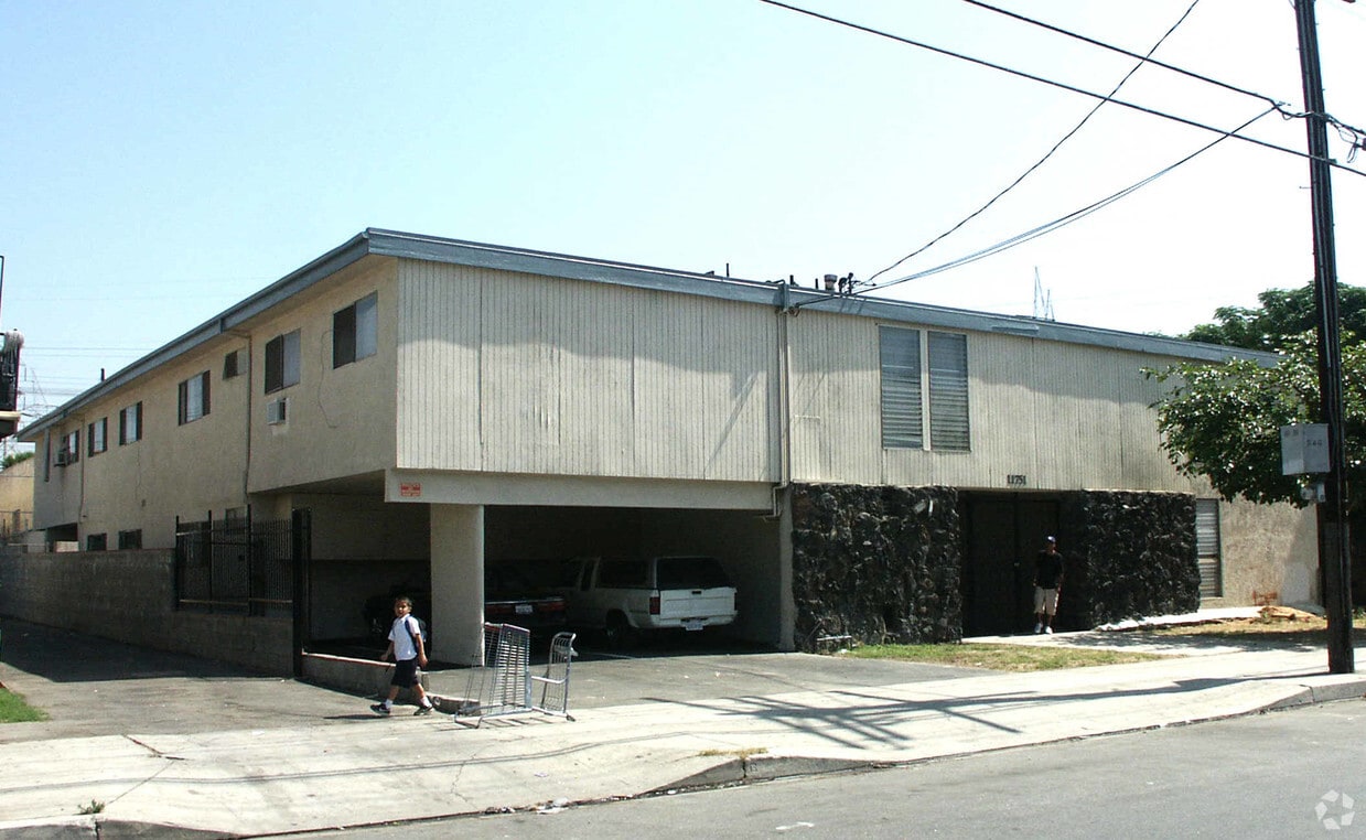 Building Photo - 11751 Hart St