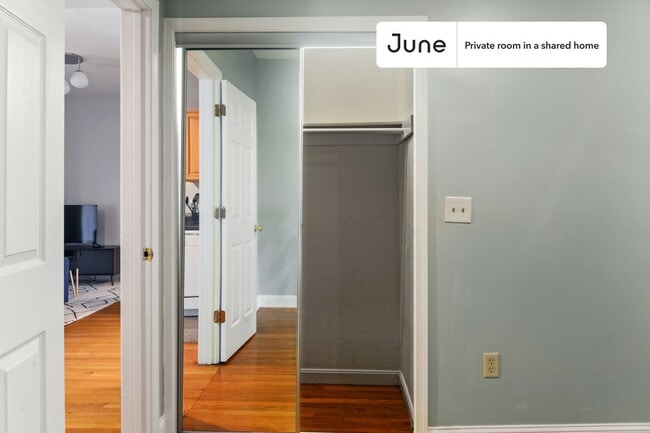 Building Photo - Room in Shared 4 bed/1 bath home