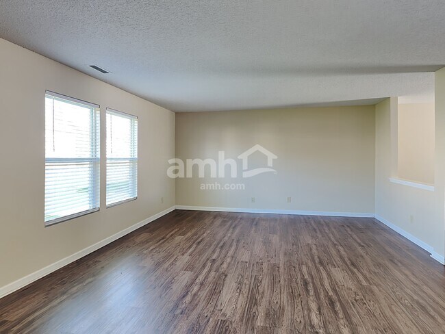 Foto del edificio - 8428 Wanda Lake Dr