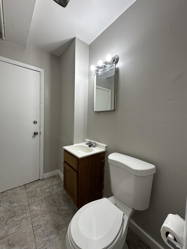 Foto del edificio - 2433 Jonathan Ave