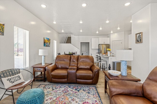 Foto del edificio - 350 W Old Hwy