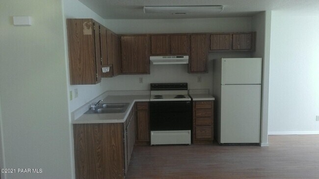 Building Photo - 3217 N Hedgewood Dr