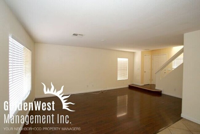 Foto del edificio - Charming 4Bdm 2Ba two-story home.
