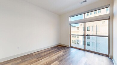 Interior Photo - 322 on North Broad