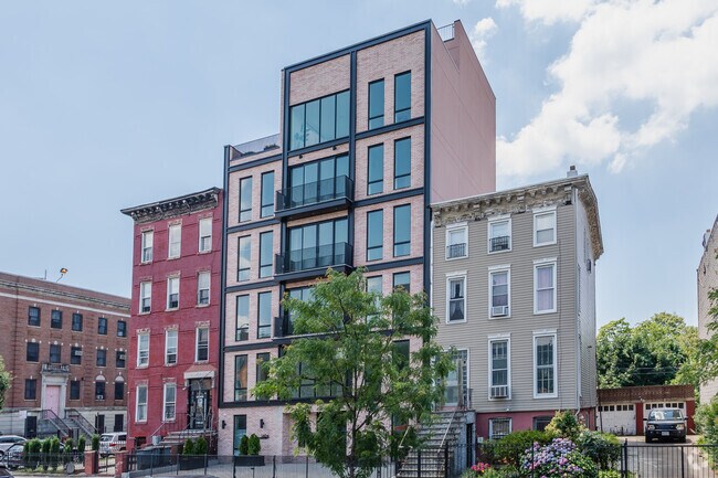 Foto del edificio - 1404 Bushwick Ave