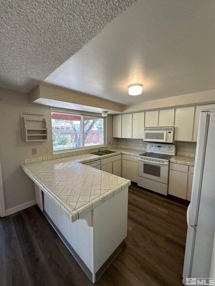 Foto del edificio - 462 Steffanie Wy