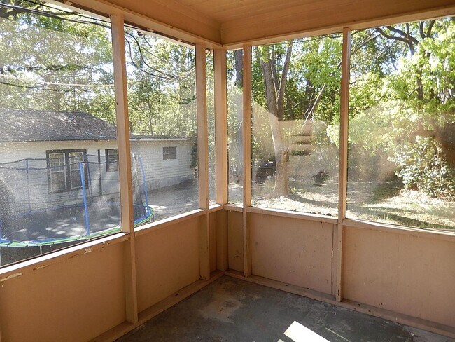 Foto del edificio - 1525 Elberta Dr