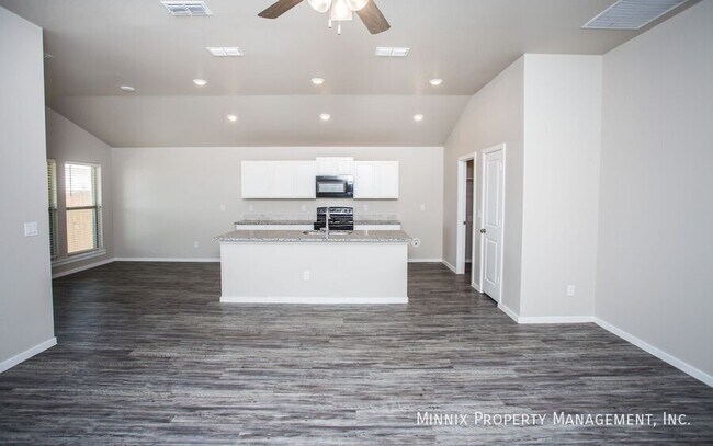 Building Photo - 2124 N Texas Ave