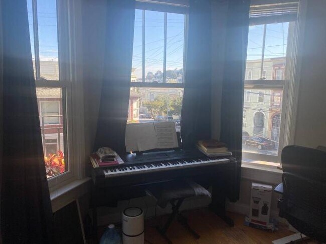 Building Photo - 3 bedroom in San Francisco CA 94114