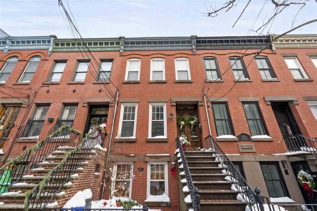 Primary Photo - 1113 Park Ave