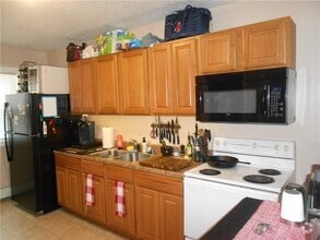 Building Photo - 506 Willow St