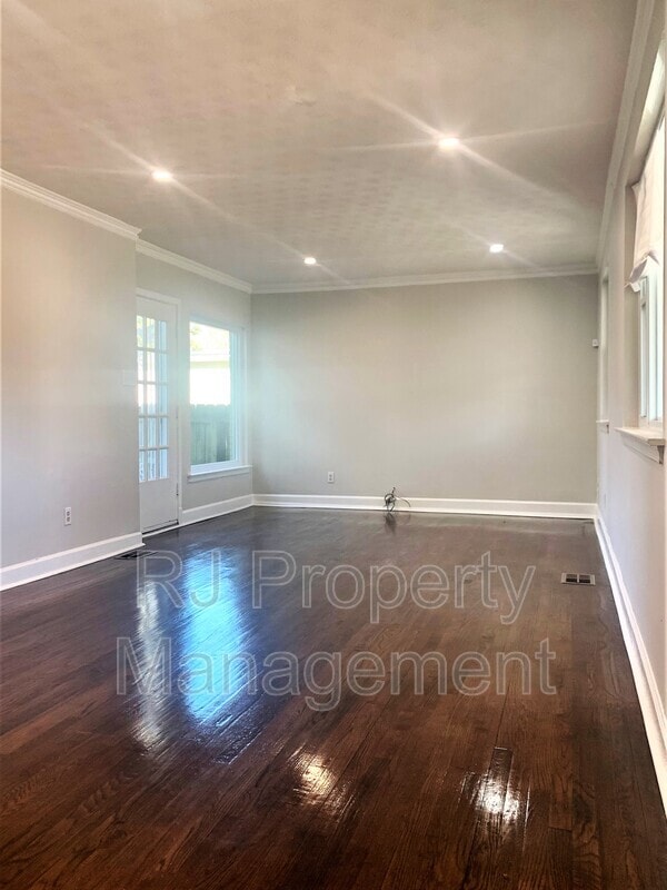 Photo - 3810 Montclair Dr House