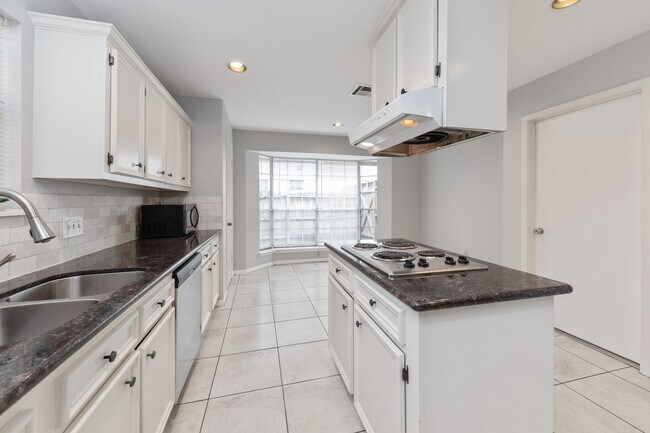 Foto del edificio - 5111 Crystal Bay Dr