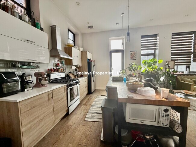 Foto del edificio - 407 Dudley St