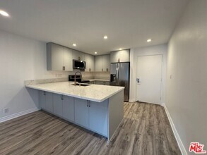 Building Photo - 740 Kings Rd