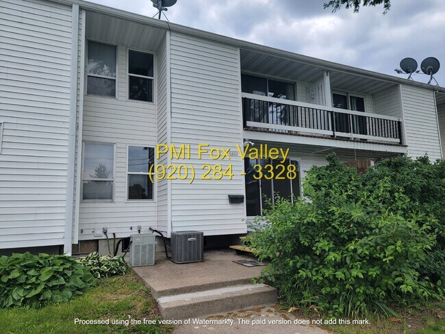 Foto del edificio - Newly Refurbished 2-Bed, 1.5-Bath Condo Oshkosh
