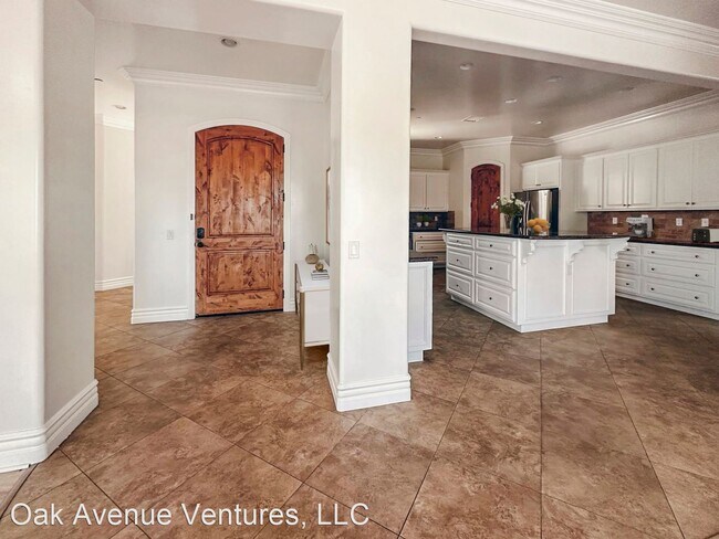 Building Photo - 5 br, 5 bath House - 1204 Oak Avenue
