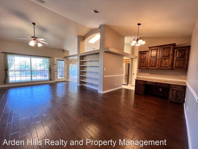 Building Photo - 3 br, 2 bath House - 701 Oak Valley