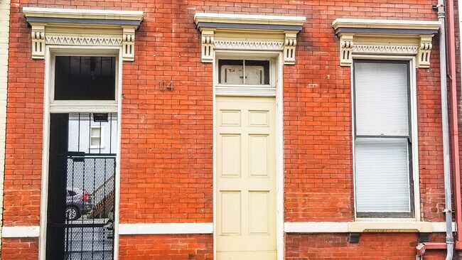Foto del edificio - 114 E 14th St