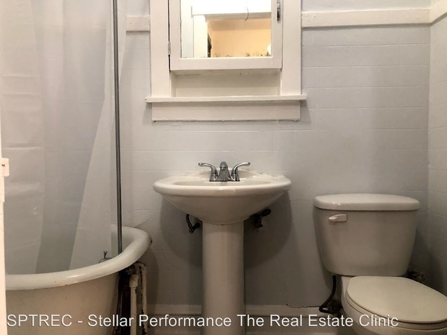 Building Photo - 122 S Maple Ave