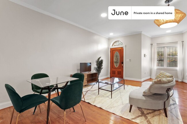 Foto del edificio - Private bedroom in 4 bed/2.5 bath Home
