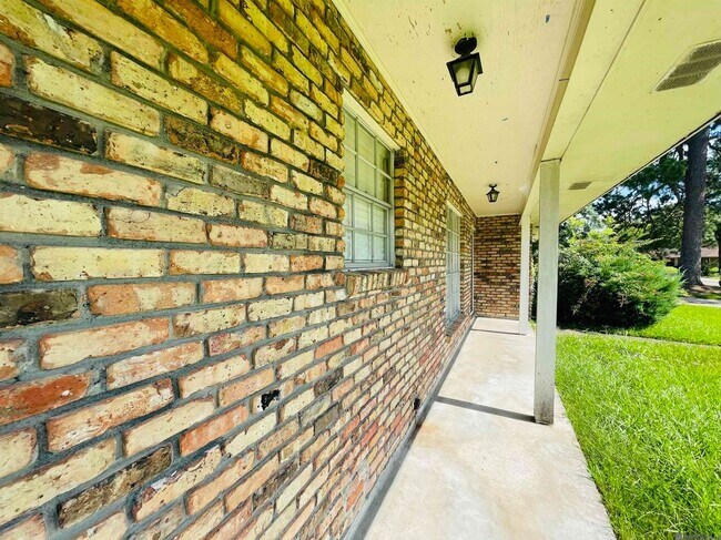 Building Photo - 4036 Ridgemont Dr