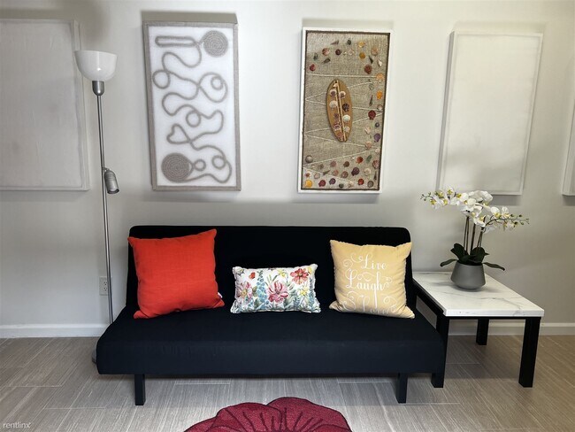 Foto del edificio - 1 br, 1 bath Triplex - 207 Avenue C Back Unit