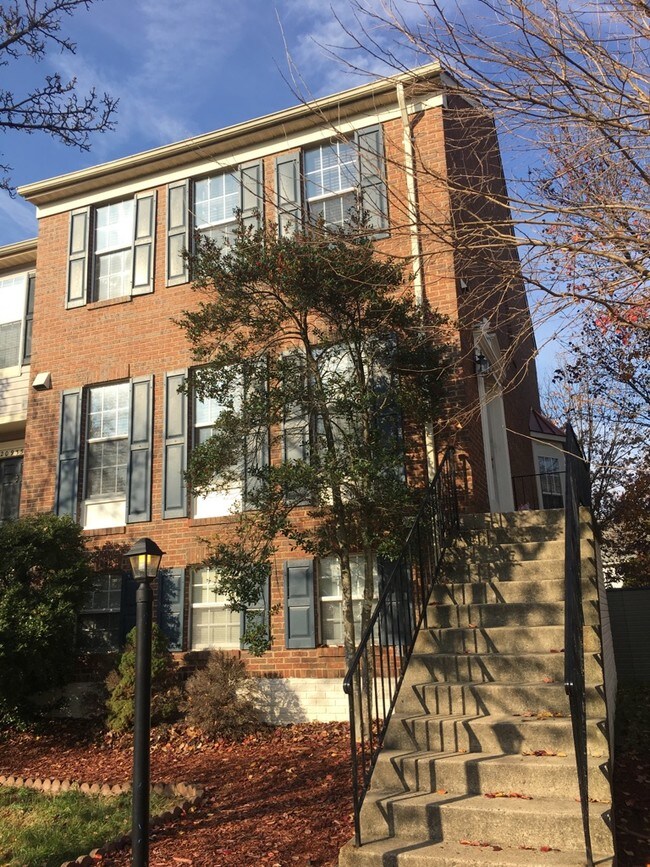 Building Photo - 20933 Rootstown Ter