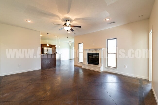 Building Photo - 1320 Birdsong Dr.