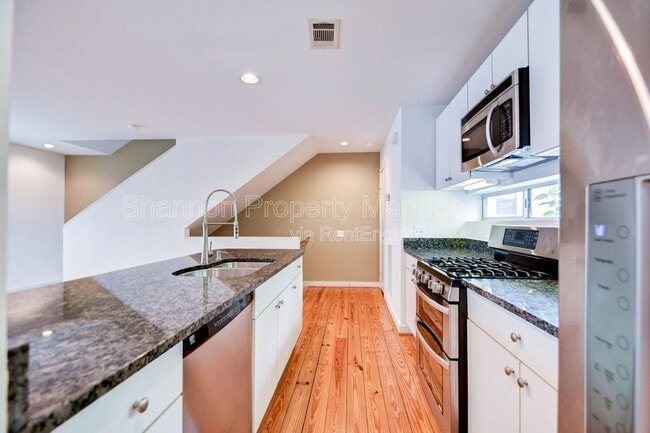 Building Photo - 822 Ruthven St
